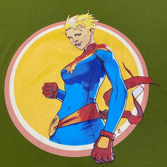 Captian Marvel Short Sleeve T Shirt Green Size M Loot Crate NWOT - Picture 7 of 11